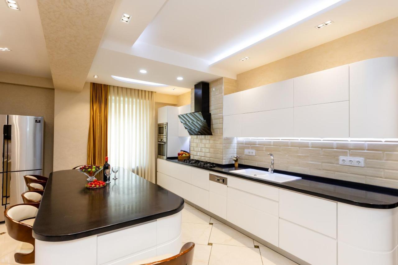 Central Cozy 3Bd-2Bath Apartment Tbilisi Buitenkant foto